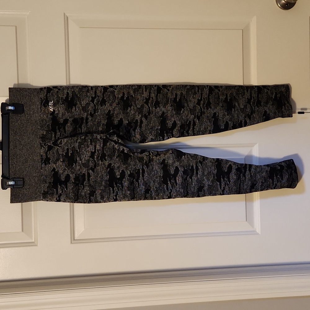 NWT AYBL Seamless Camo Leggings. Size XL